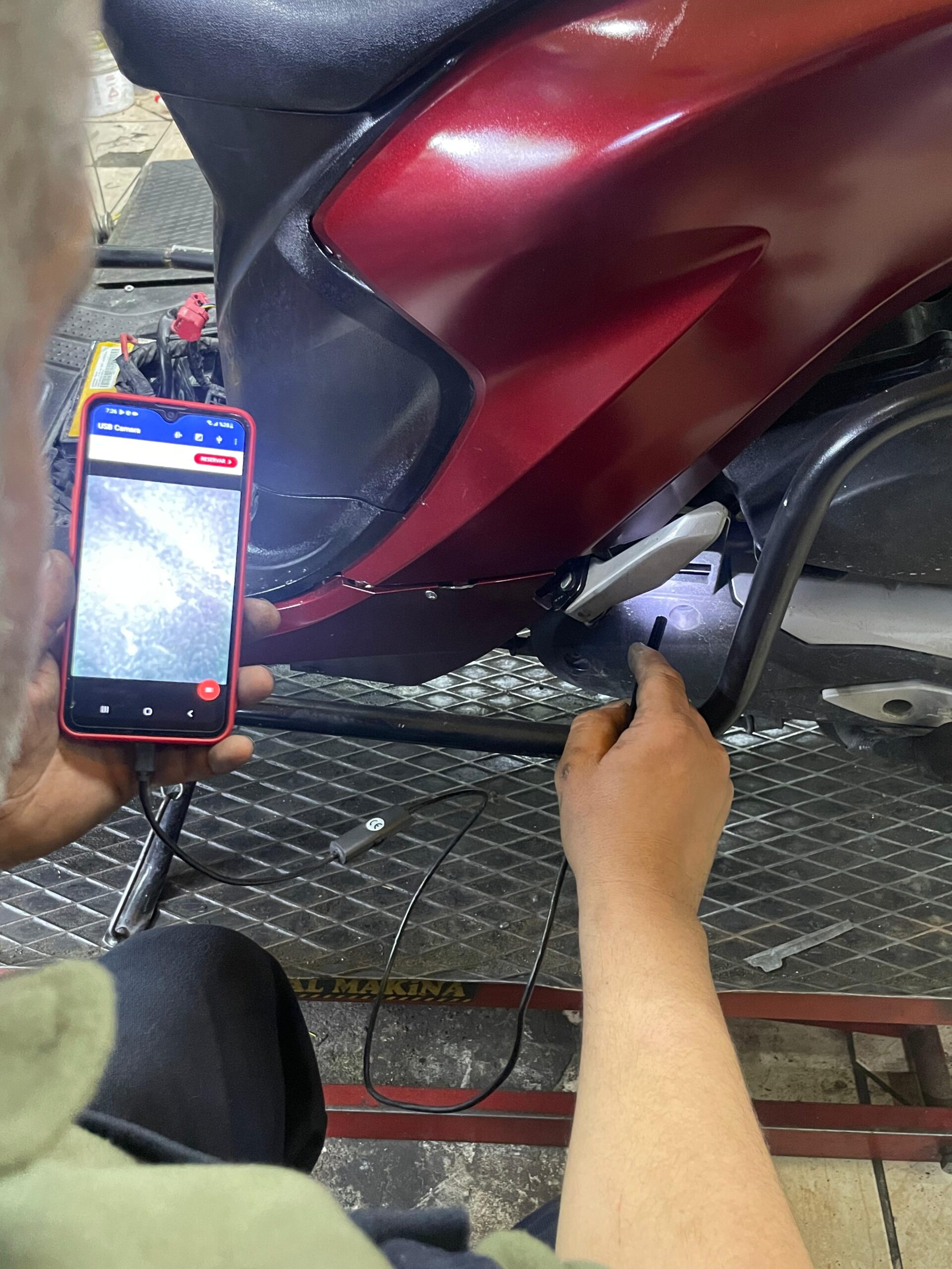 endoskopik kamera ile motor indirmeden buji girişinden silindir hasar tespiti