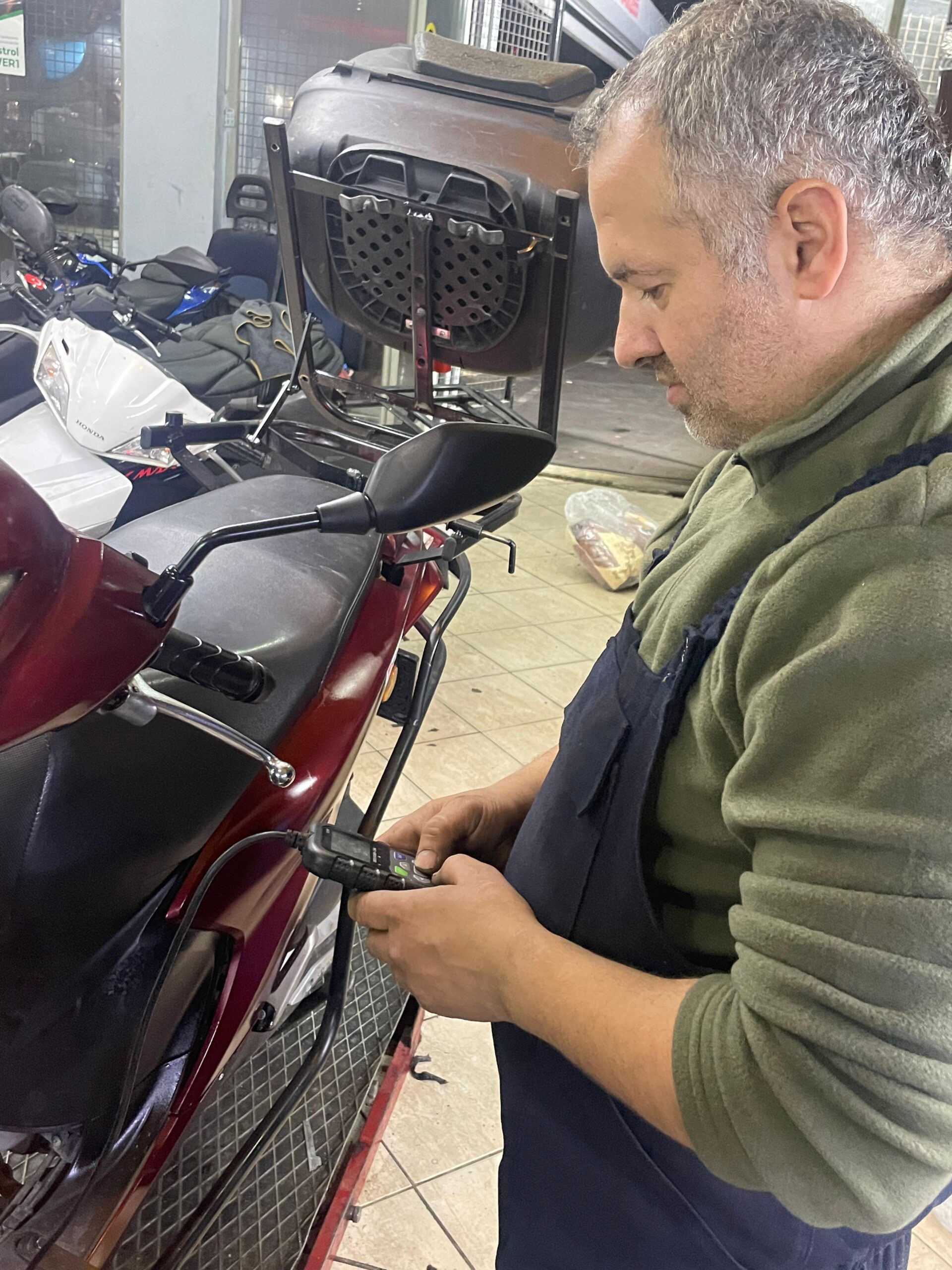 endoskopik kamera ile motor indirmeden buji girişinden silindir hasar tespiti